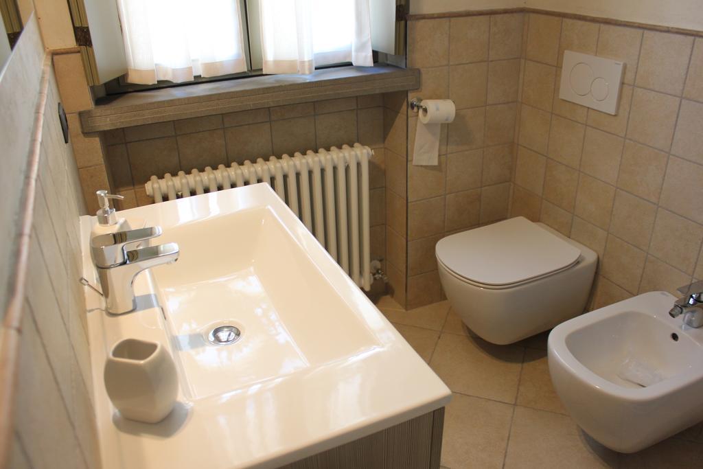 Hostel Del Gal Clusane Ngoại thất bức ảnh