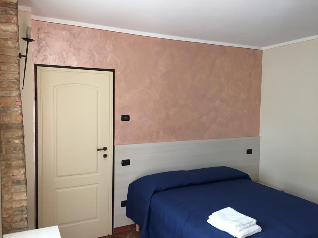 Hostel Del Gal Clusane Ngoại thất bức ảnh