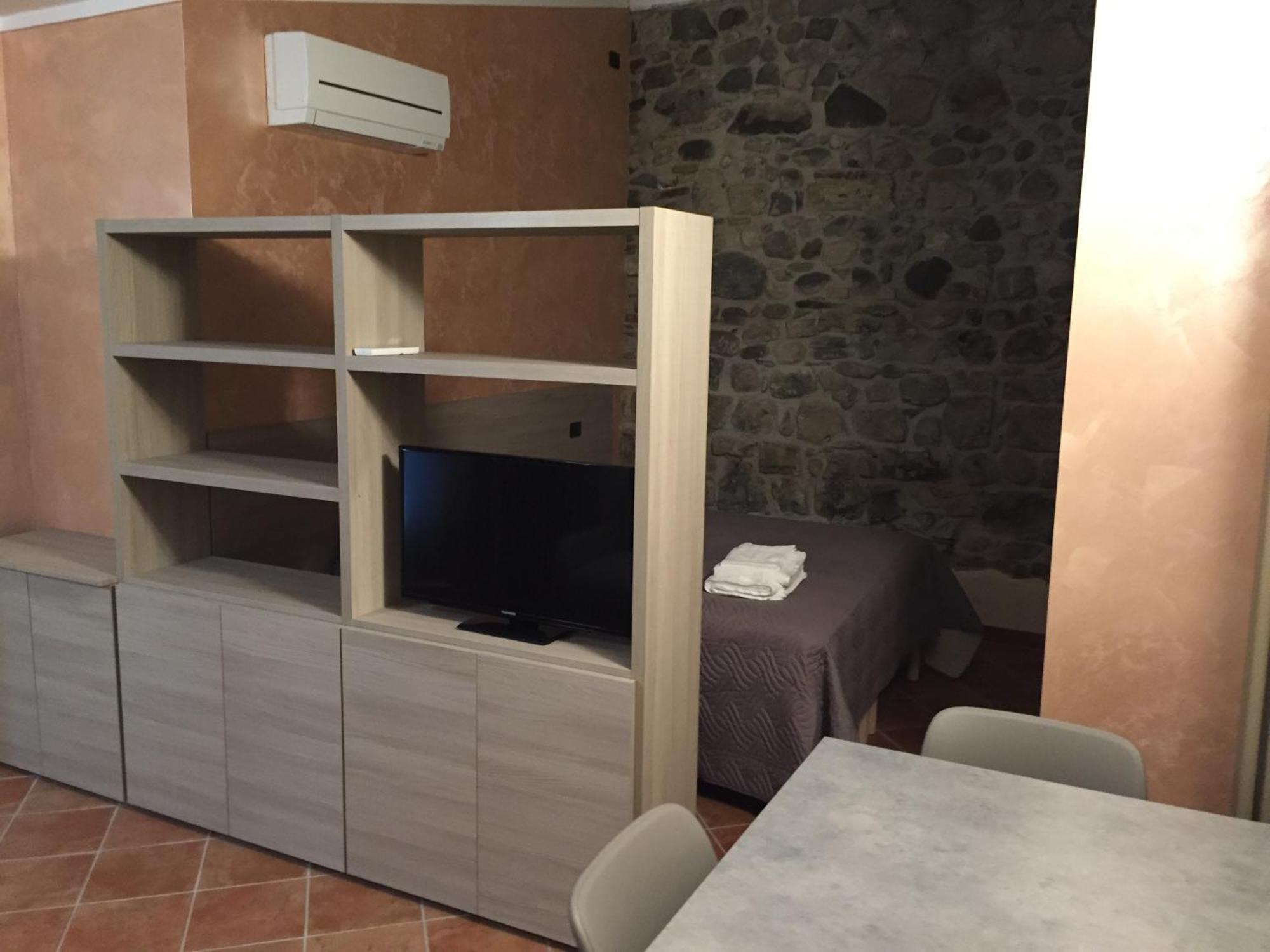 Hostel Del Gal Clusane Ngoại thất bức ảnh